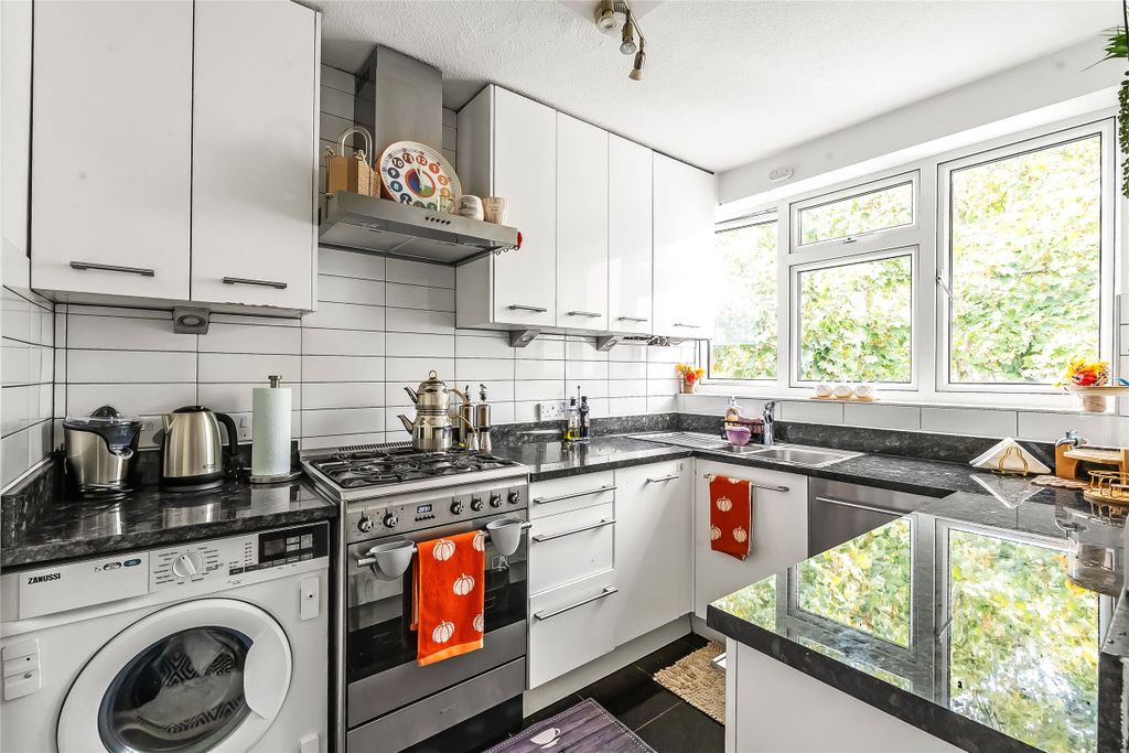 Property photo 3 of 12 Picture No. 18