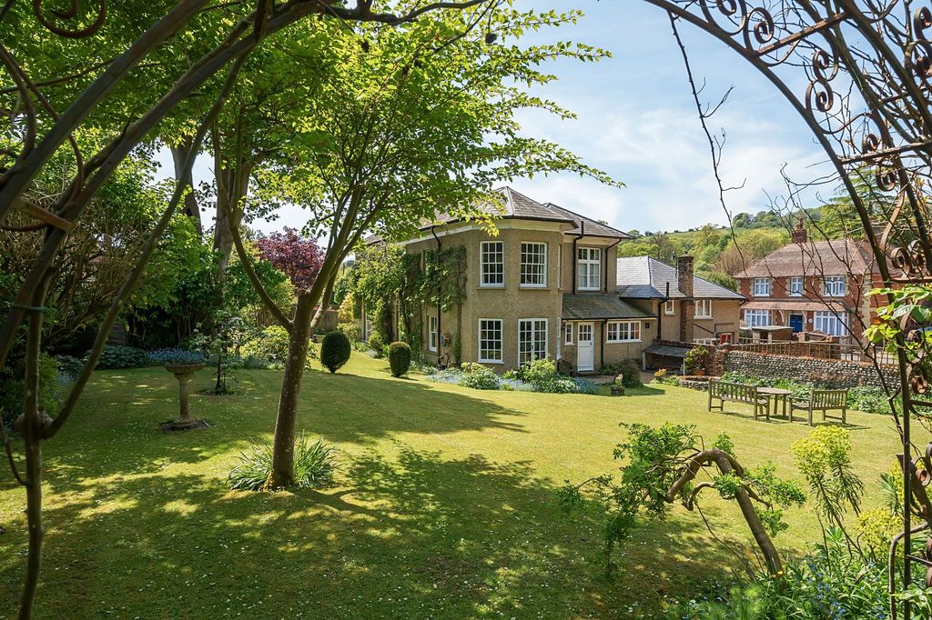 Property photo 2 of 32