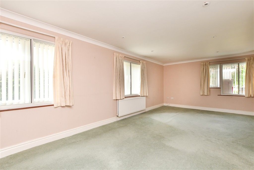 Property photo 2 of 16 Living Room