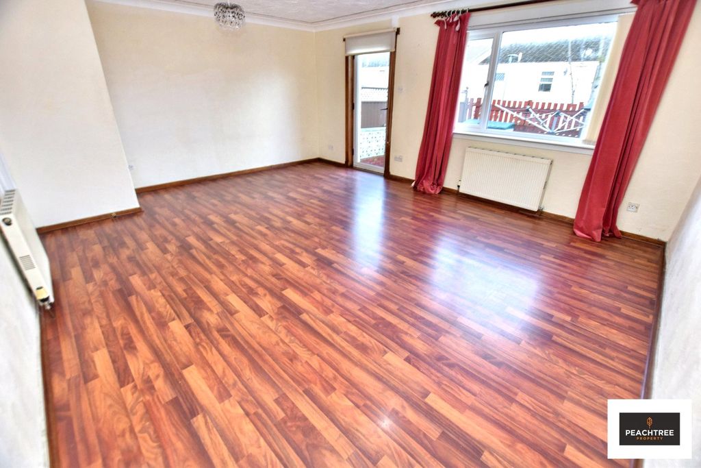 Property photo 3 of 15 Picture No. 12