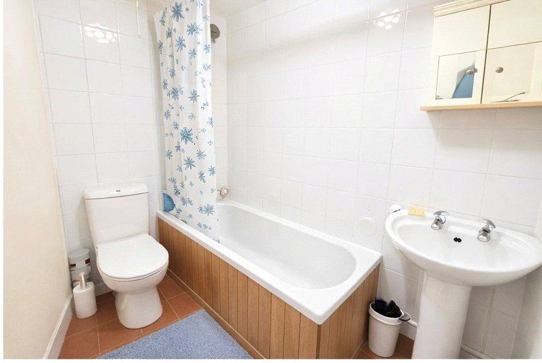 Property photo 3 of 8 Bathroom