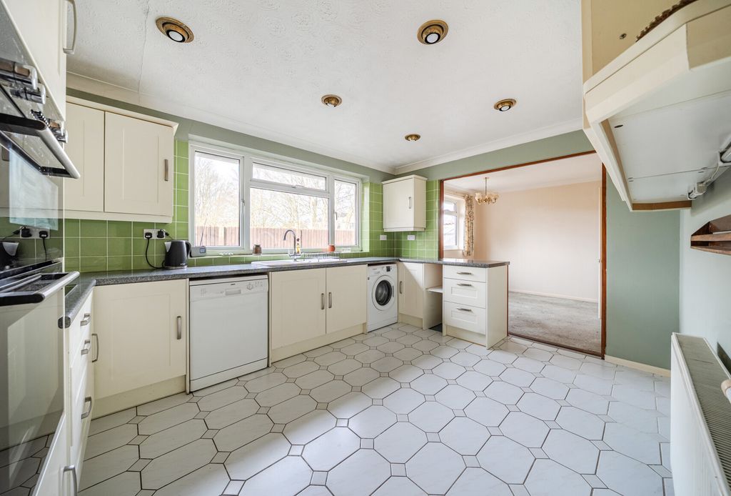 Property photo 3 of 27 1416441-11-69944F...