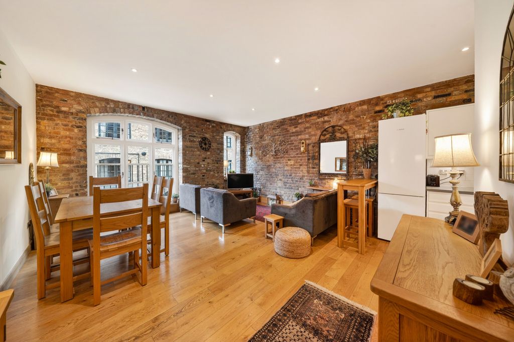 Property photo 3 of 31 1434474-25-69c3Ca...