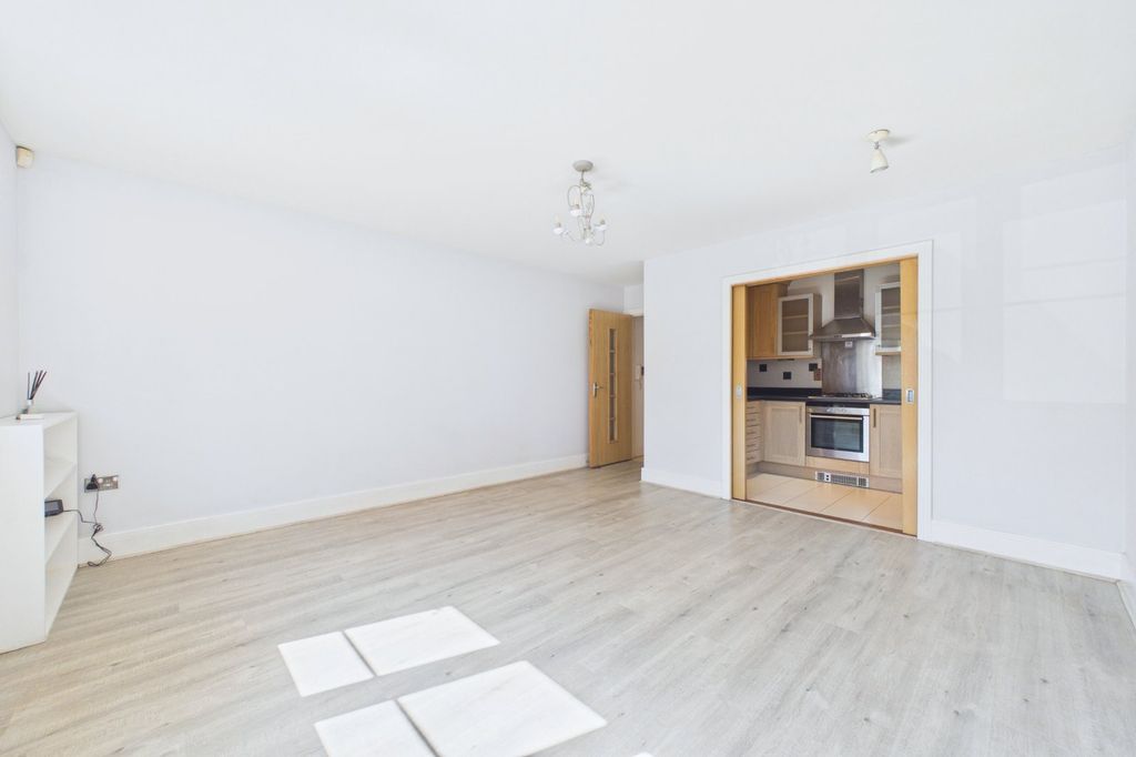 Property photo 3 of 11 Picture No. 29