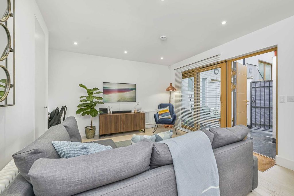 Property photo 2 of 6