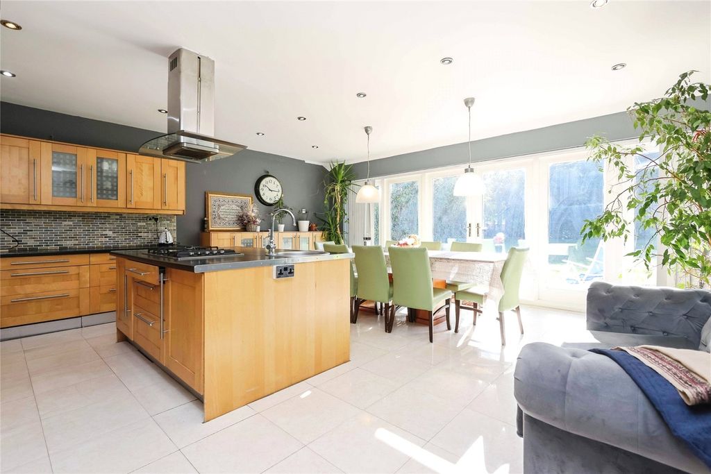 Property photo 2 of 25 Kitchen Diner
