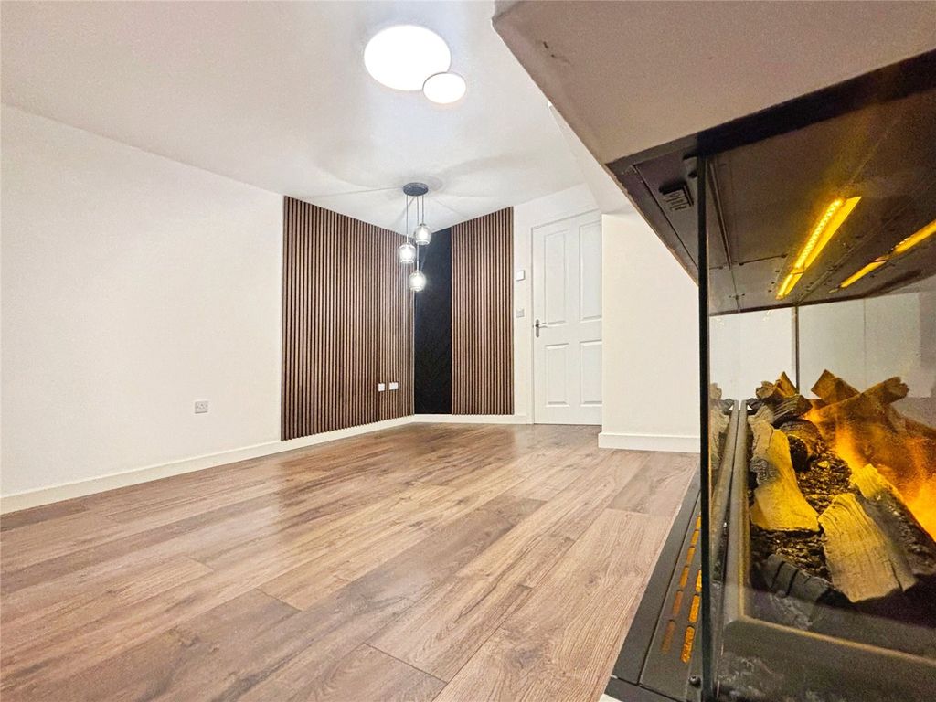 Property photo 3 of 17 Living Room