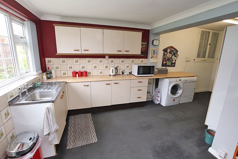 Property photo 3 of 17 Kitchen Dine Living Photo 2