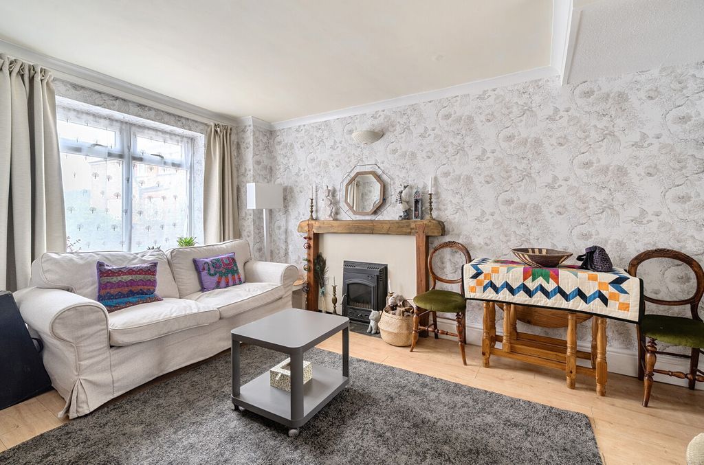 Property photo 2 of 27 1344126-5-68Ada37...
