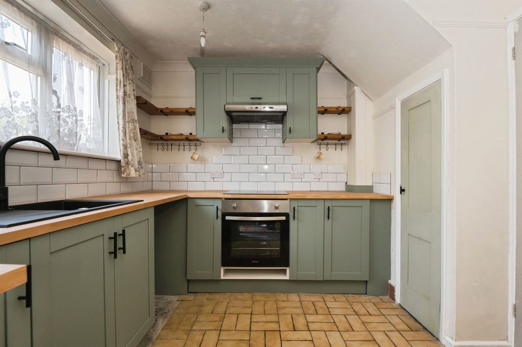 Property photo 3 of 13