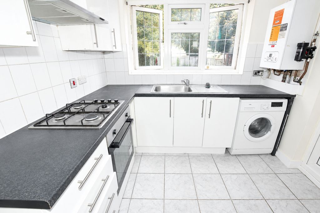 Property photo 2 of 9 Kitchen