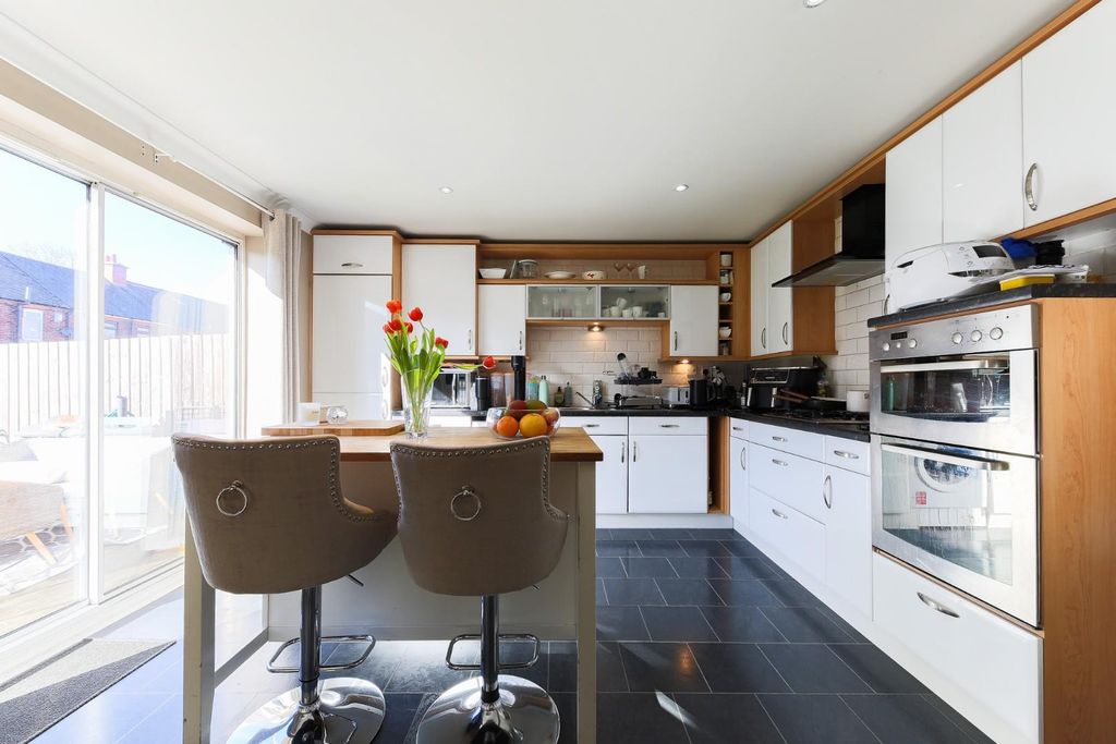 Property photo 3 of 14 Kitchen