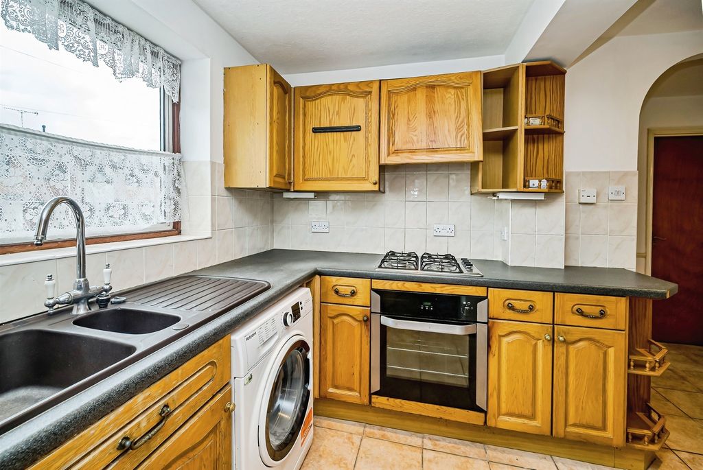 Property photo 2 of 17