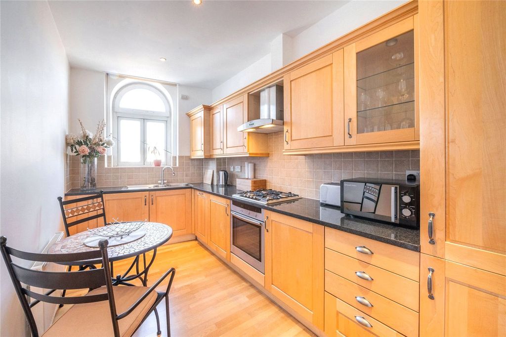 Property photo 3 of 7 Kitchen