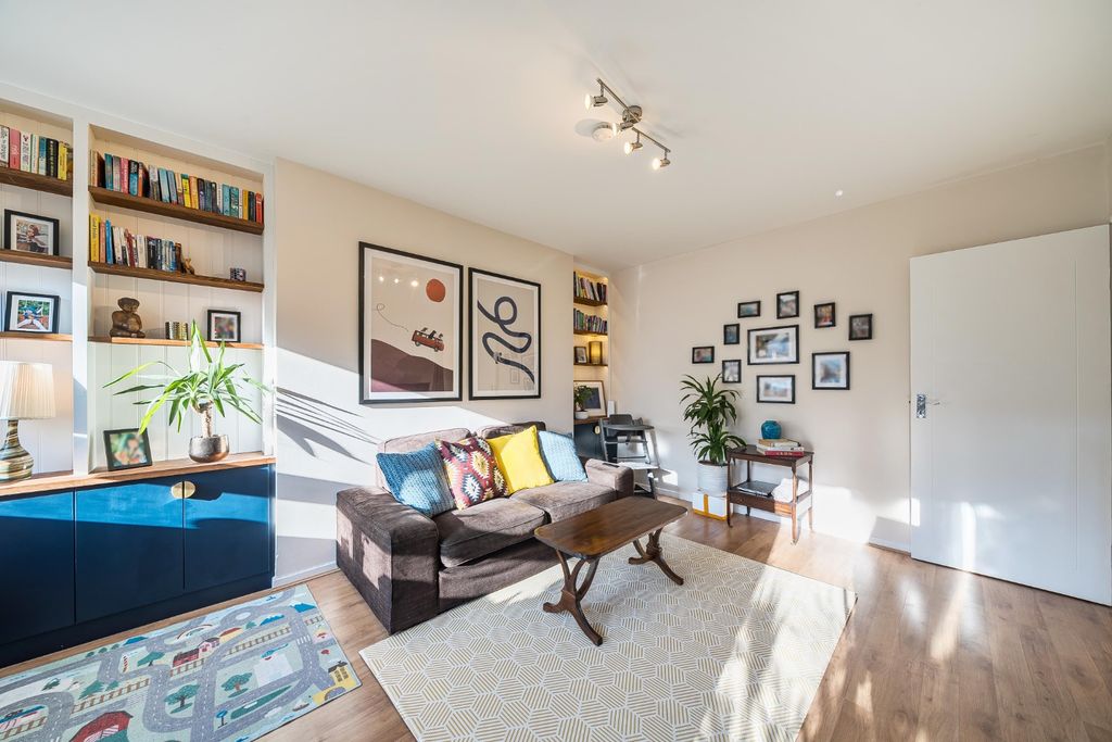 Property photo 2 of 13 4815113