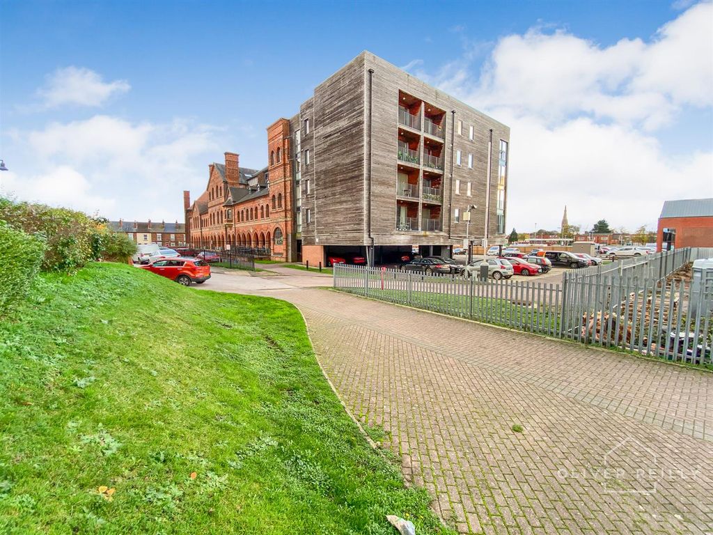 Property photo 3 of 16 'the Roundhead Building' 270