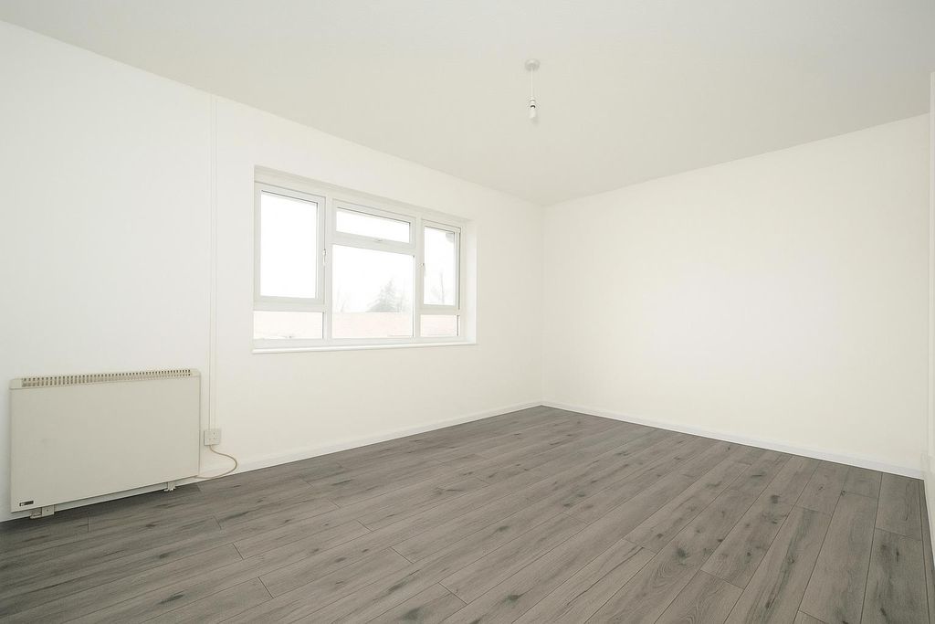 Property photo 3 of 7 Bed1E.Png