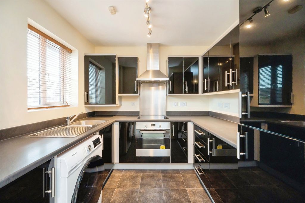 Property photo 2 of 14