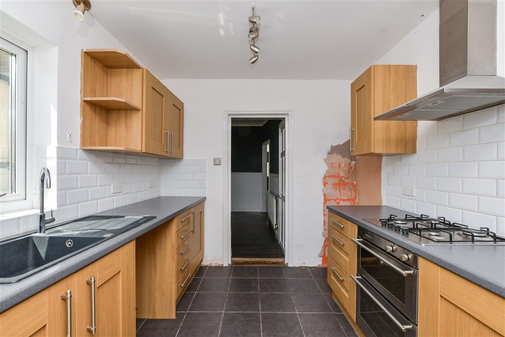Property photo 3 of 19 Kitchen