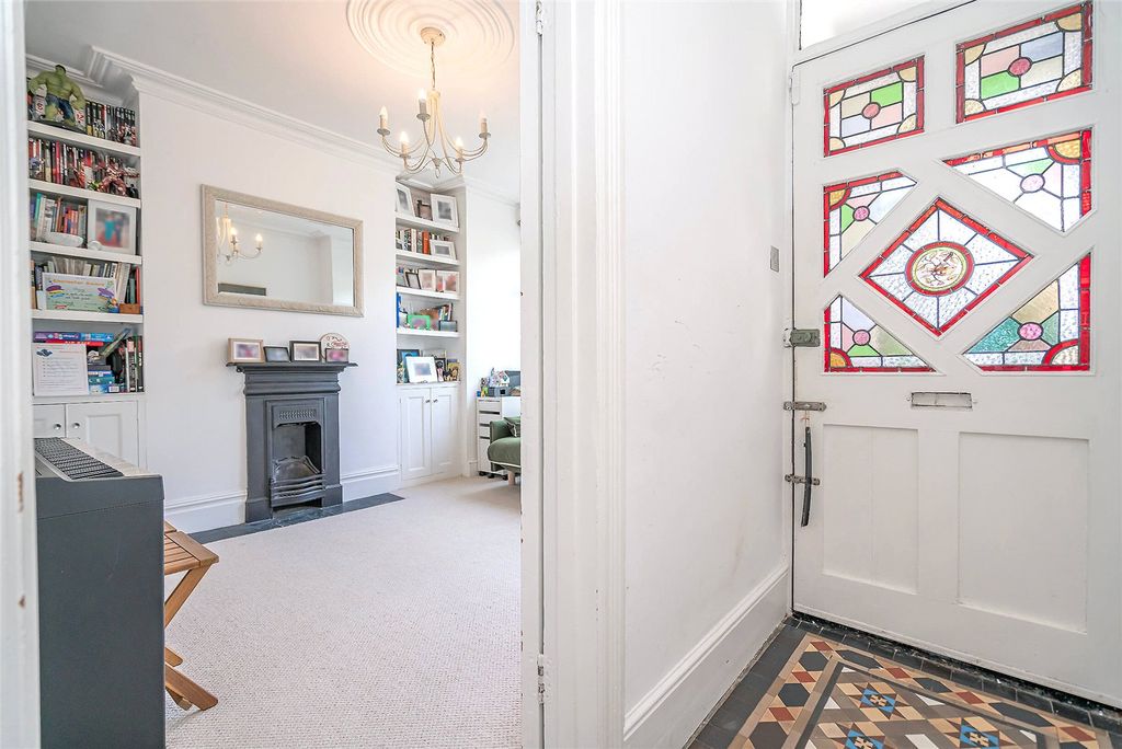 Property photo 3 of 13 Entrance Hall