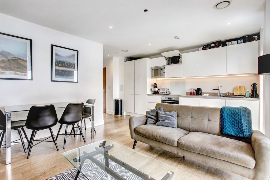 Property photo 3 of 21 Hadrianstower93837165A4579_80_81.Jpg