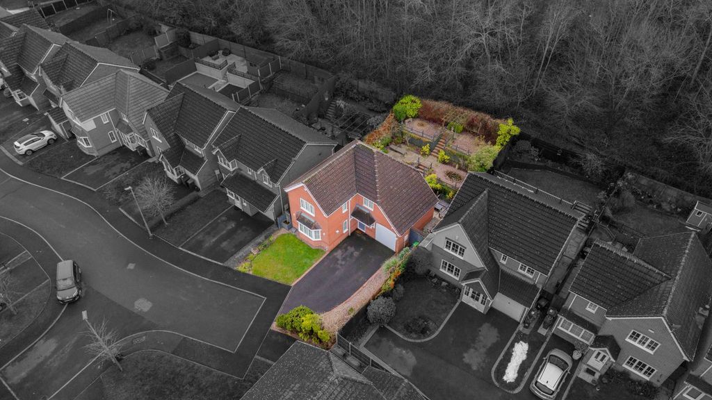 Property photo 2 of 32