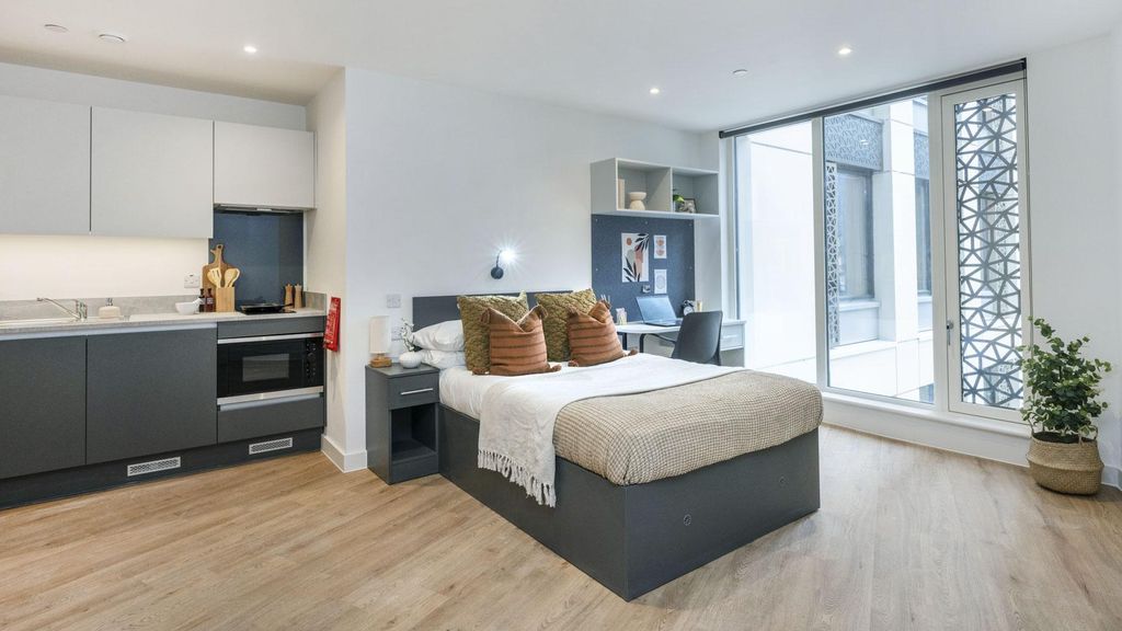 Property photo 3 of 27