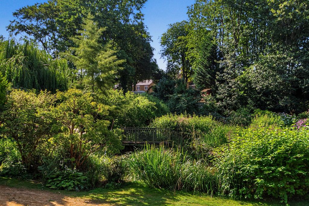 Property photo 3 of 33