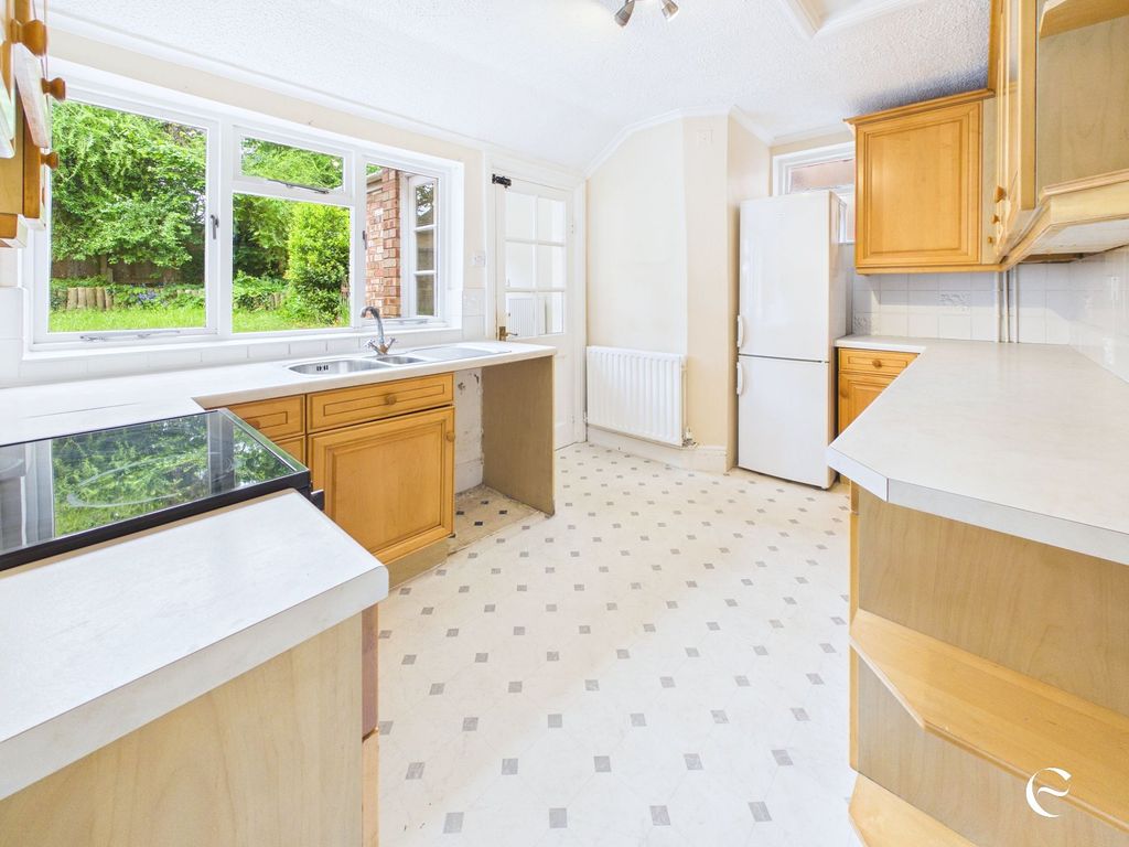 Property photo 3 of 16 Kitchen
