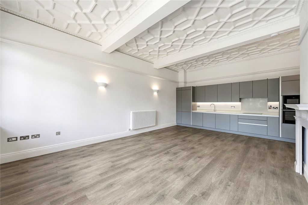2 bed flat for saleLawrence Road, Altrincham, Greater Manchester WA14 photo 4
