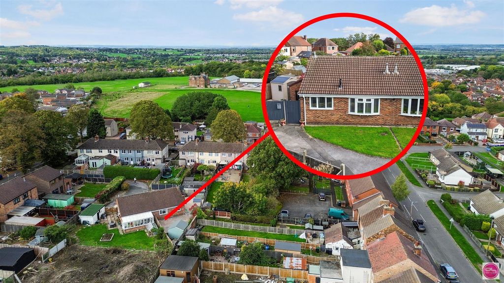 Property photo 2 of 30 Albert Road, Church Gresley (4).Jpg