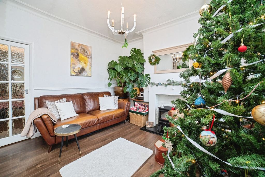 Property photo 3 of 18 Pbox-Img.Jpg