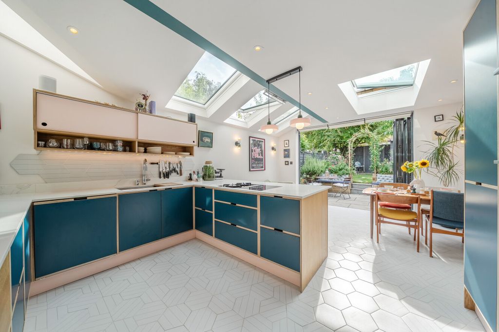Property photo 2 of 21 1520223-18-1A08Ac...