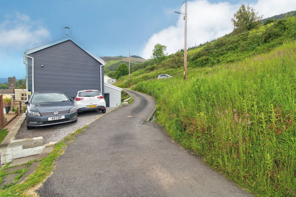 Property photo 2 of 20 E20CE97B-51C3-4874-A3C1-C2621E9D2785