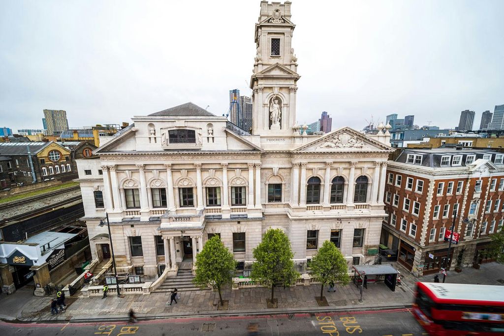 Property photo 2 of 14 Shoreditchtownhall380Oldstreethoxtonofficestudiotoletec1V9Ltexternal1Dominion.Jpg