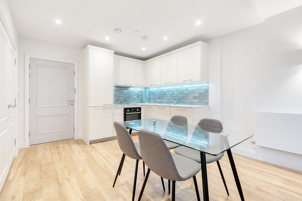 Property photo 3 of 9 Dining Area