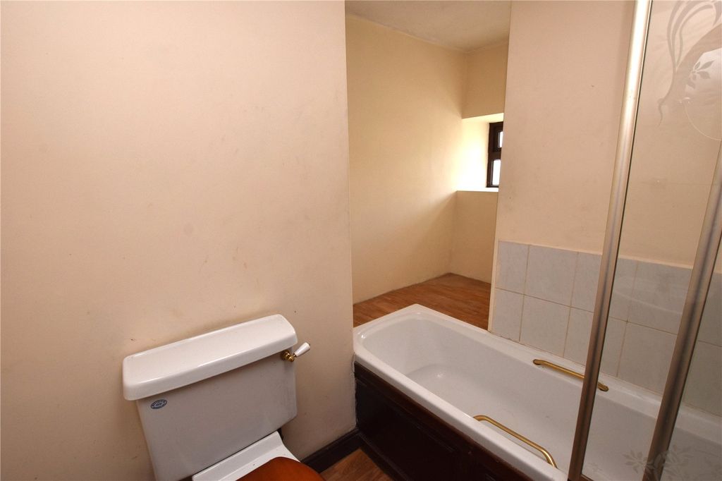 Property photo 3 of 5 Picture No. 06