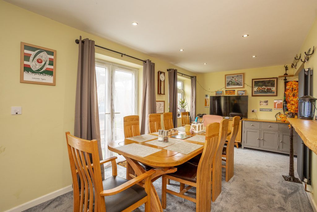 Property photo 2 of 33