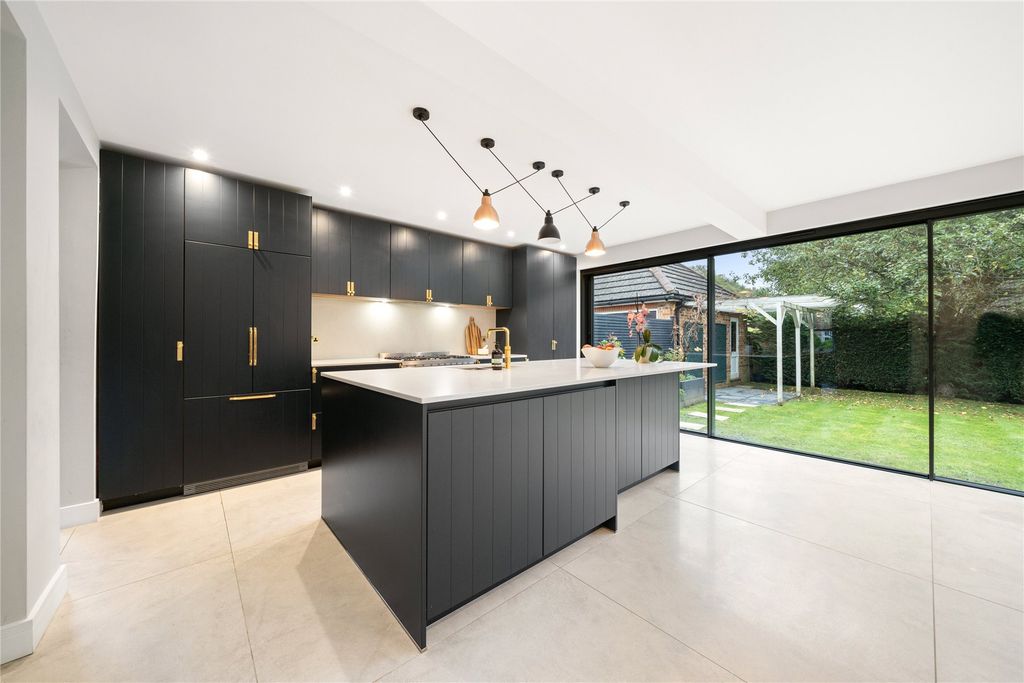 Property photo 2 of 12 Picture 2