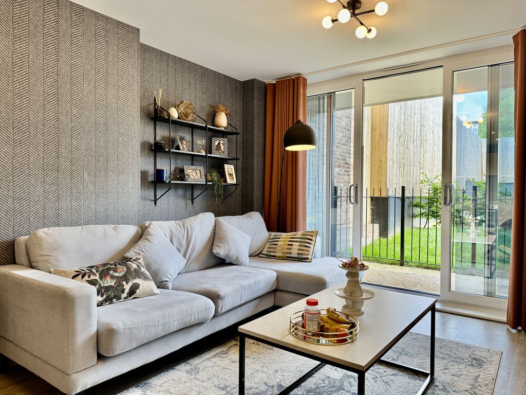 Property photo 1 of 27