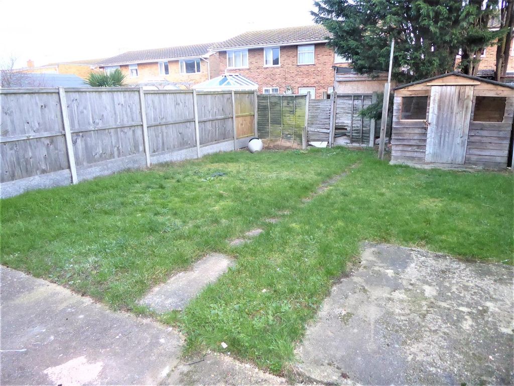 Property photo 2 of 10 43 Wrenthamgarden.Jpg
