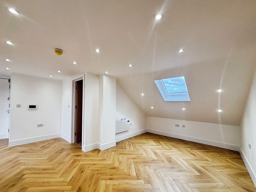 Property photo 2 of 11 Pbox-Img.Jpg
