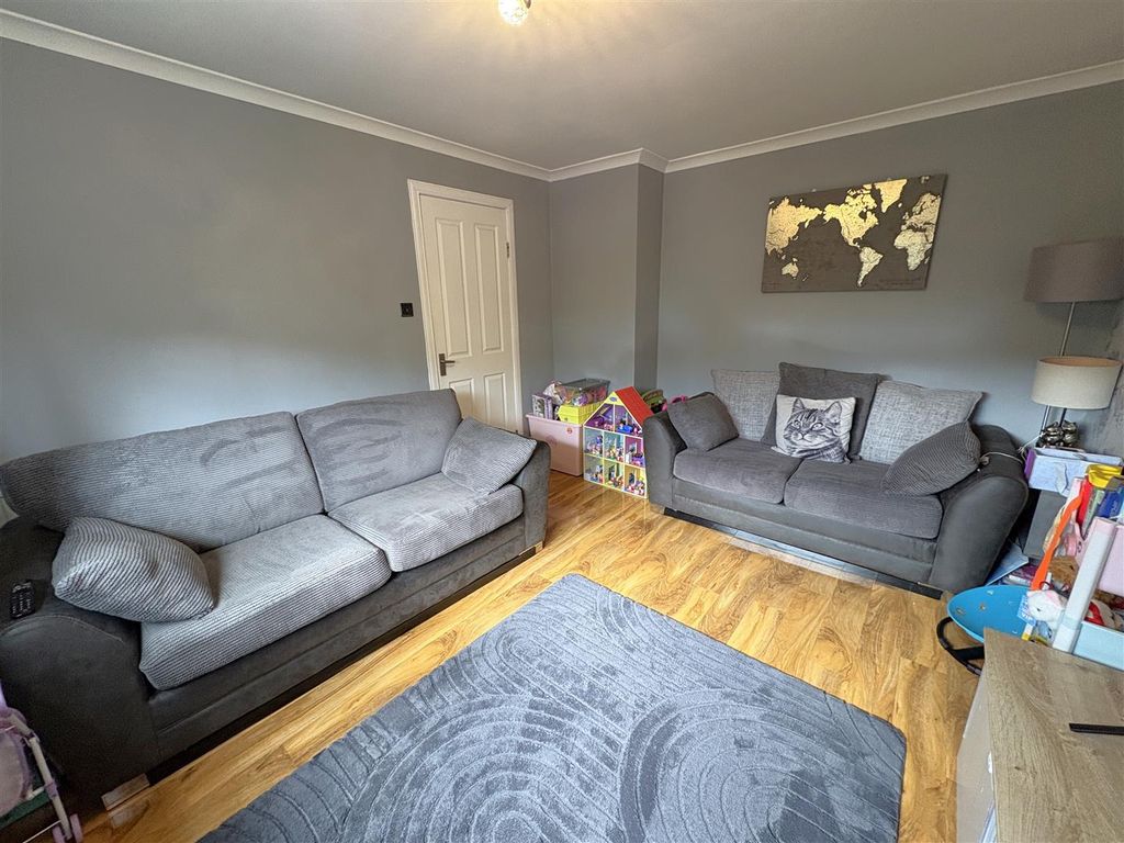 Property photo 2 of 17 Lounge