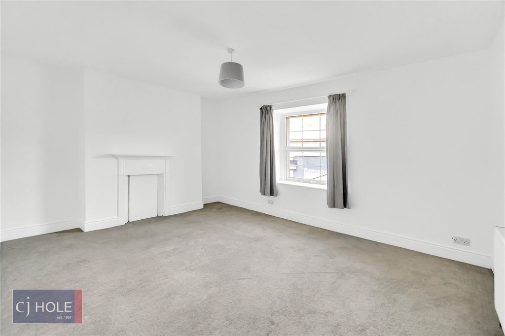 Property photo 3 of 17 Picture No. 02