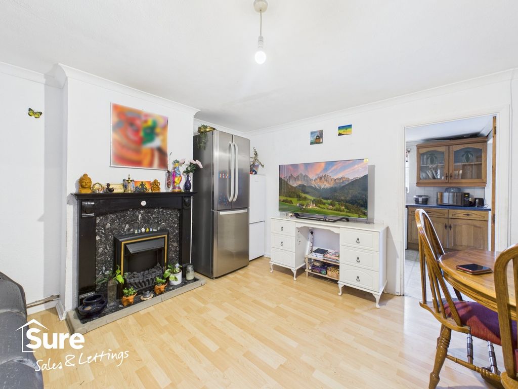 Property photo 2 of 13 4763511