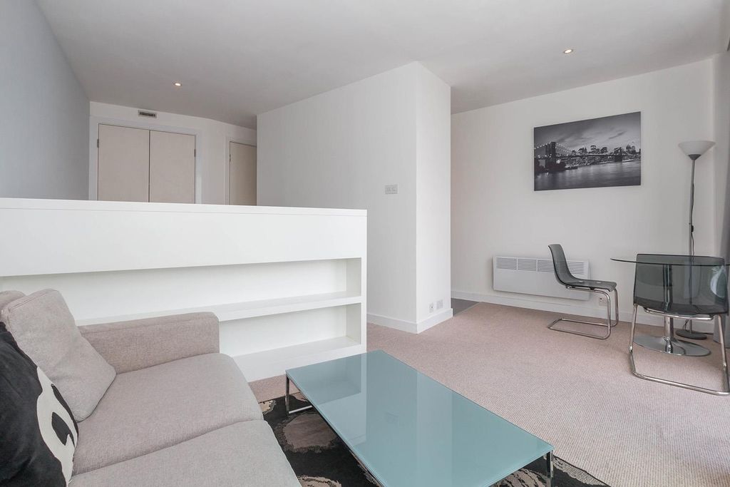 Property photo 2 of 9 Living Space