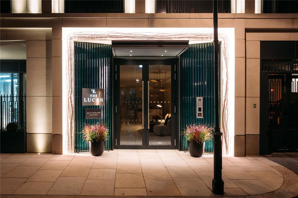 Property photo 1 of 19 Evening Entrance