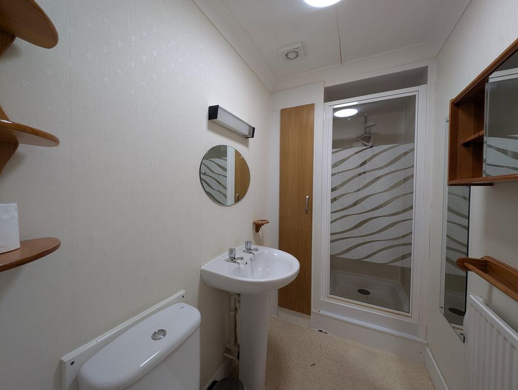 Property photo 3 of 8 Bathroom
