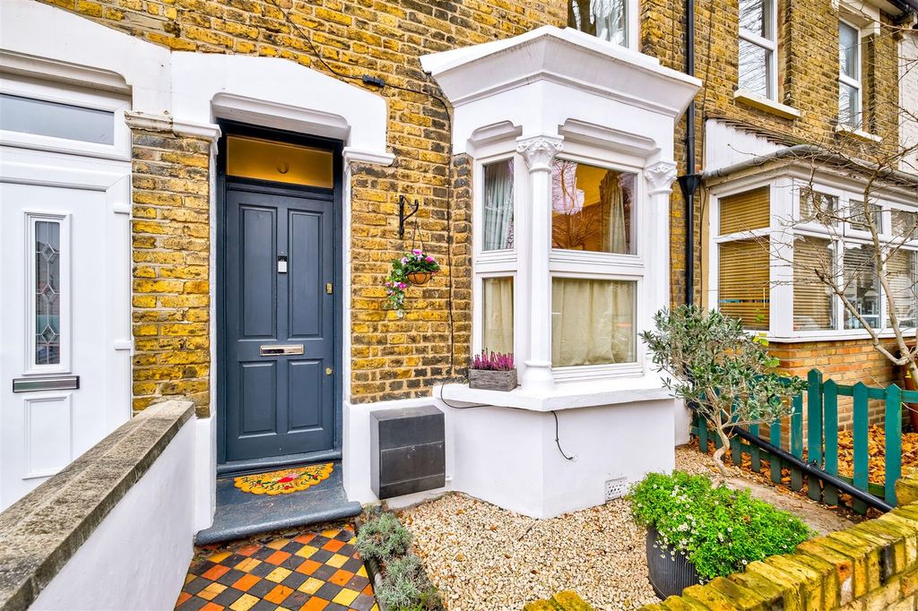 Property photo 2 of 25