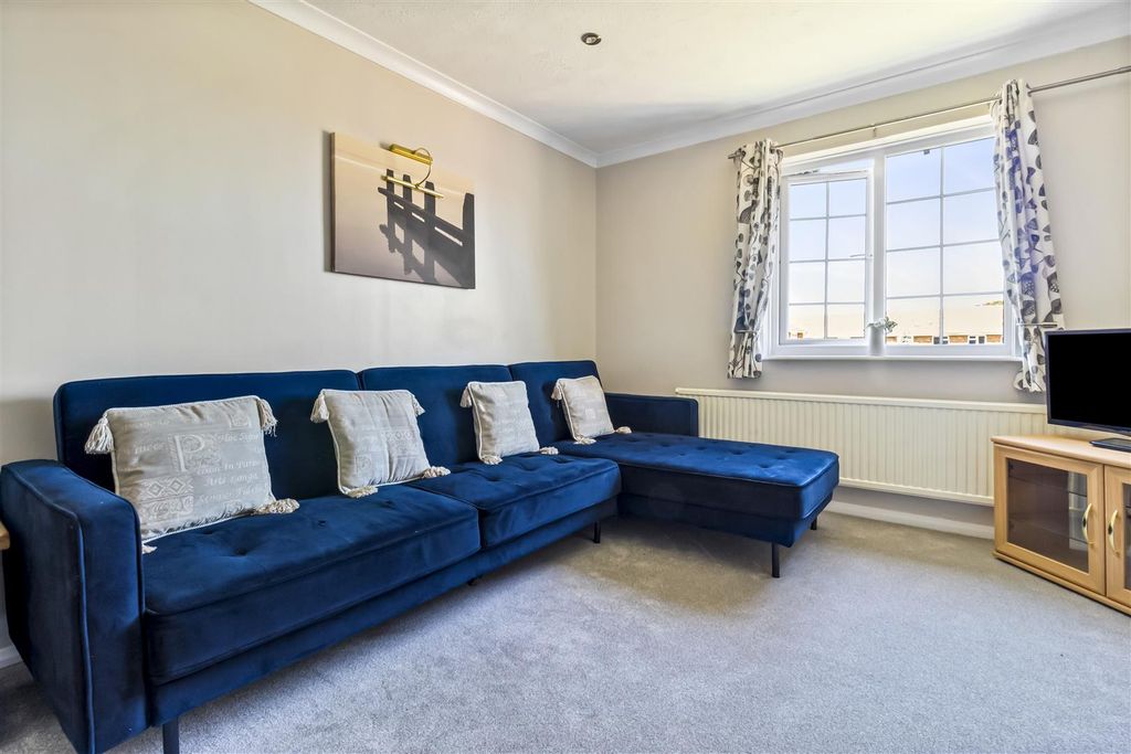 Property photo 3 of 14 11 St Marys Court-006.Jpg